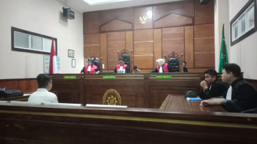 Sidang pencemaran nama baik dengan terdakwa Budi