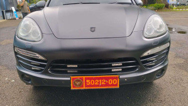 Porsche Cayenne pakai pelat dinas Kemhan palsu