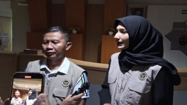 Wadan Diklat PPIH Arab Saudi 2026, Kolonel (Purn) Muftiono (kiri) dan Juru Bicara Kemenhaj Suci Anisa Mawardi