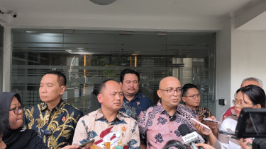 Dirdik Jampidsus Syarief Sulaeman Nahdi (depan kanan)