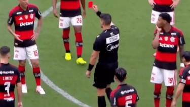 Laga final Piala Super Brasil 2026 antara Flamengo vs Corinthians diwarnai insiden tak biasa yang langsung menyedot