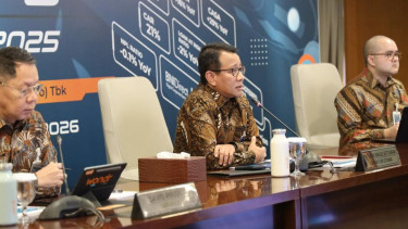 Direktur Utama BNI Putrama Wahju Setyawan (Tengah)