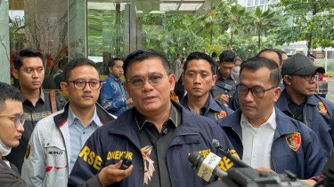 Dirtipideksus Bareskrim Polri, Brijen Pol Ade Safri Simanjuntak (tengah)