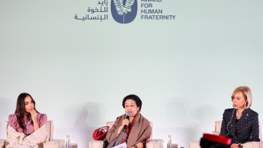 Presiden ke-5 RI Megawati Soekarnoputri (tengah)