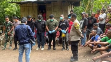 Polisi melakukan olah TKP bocah tewas gantung diri di Ngada, NTT