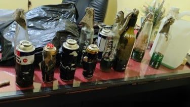 Barang bukti molotov yang diamankan Densus 88