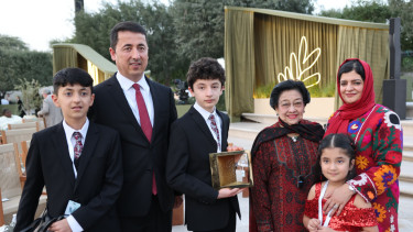Megawati Soekarnoputri mengucapkan selamat ke pemenang Zayed Award