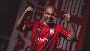 Clayton Da Silveira Batal Bela Persis Solo di Super League