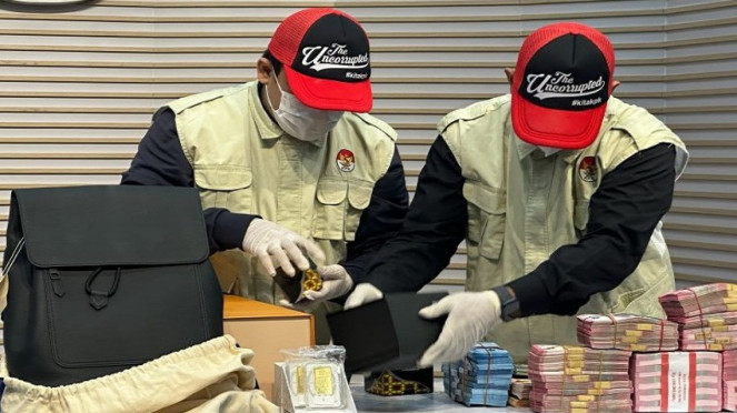 KPK mengamankan barang bukti suap impor barang KW di Ditjen Bea Cukai
