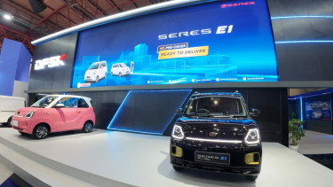 Booth DFSK dan Seres di IIMS 2026