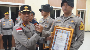 Sejumlah taruna Akpol mendapat penghargaan usai bantu evakuasi bocah hanyut di Aceh Tamiang