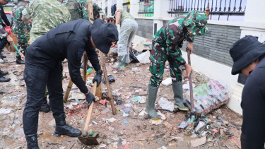 Personel TNI-Polri di Waduk Cincin Tanjung Priok