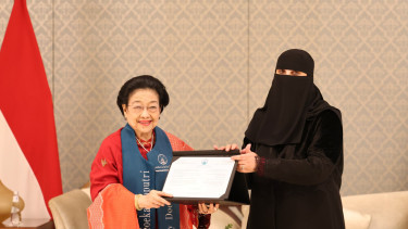 Presiden ke-5 RI Megawati Soekarnoputri dianugerahi gelar Honoris Causa