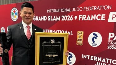Ketua NOC Indonesia Terima Sabuk Hitam Kehormatan IJF di Paris