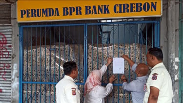 Penyegelan Pencabutan Izin Usaha Perumda BPR Bank Cirebon