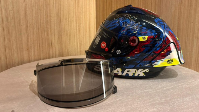 Helm Shark
