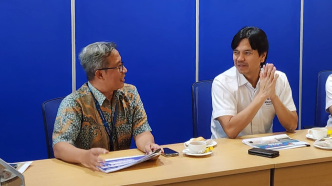 Wakil Redpel Kompas Gramedia, Muhammad Samsul Hadi (kiri) dan Ketua Harian PB Akuatik Indonesia, Harlin E. Rahardjo