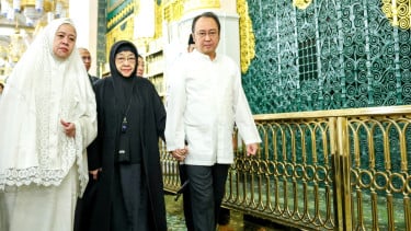 Megawati Soekarnoputri dan keluarga berziarah ke makam Rasulullah SAW