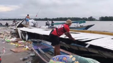 Kapal Motor (KM) Dahlia F3 tenggelam di Sungai Mahakam Kaltim, Kamis sore