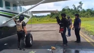 Pesawat Smart Air Ditembak KKB