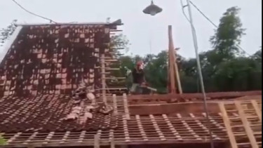 Viral Pria Belah Rumah Jadi 2