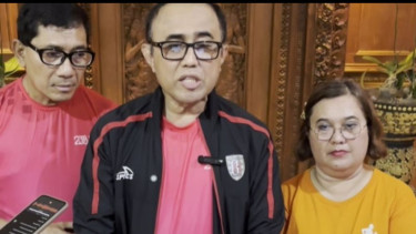 Wali Kota Denpasar I Gusti Ngurah Jaya Negara (tengah)