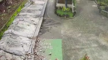 Tembok roboh di SMPN 128, Jakarta Selatan