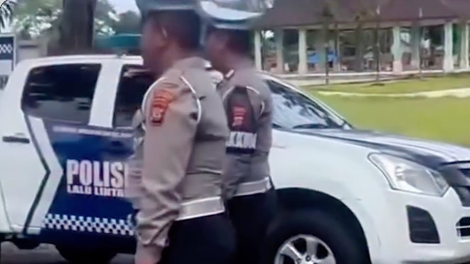 Razia polisi yang viral di media sosial.