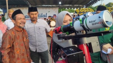Wakil Bupati Situbondo Ulfiyah di lokasi pengamatan hilal.