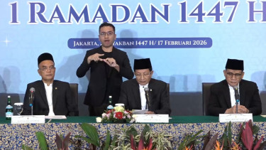 Menteri Agama (Menag) Nasaruddin Umar (tengah)