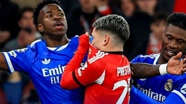 Momen pemain Benfica Gianluca Prestianni diduga lontarkan ujaran rasis ke Vinicius Junior