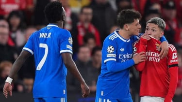 Momen pemain Benfica Gianluca Prestianni diduga lontarkan ujaran rasis ke Vinicius Junior