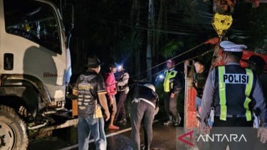 Truk mengalami tabrakan beruntun di Jalan Pattimura, Kota Batu, Jawa Timur