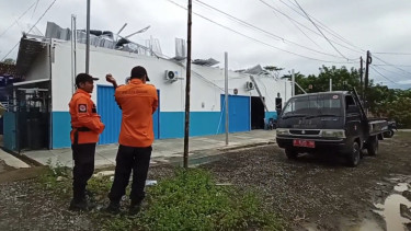 Dapur MBG atau SPPG di Mangkang, Kota Semarang, porak-poranda diterjang angin kencang
