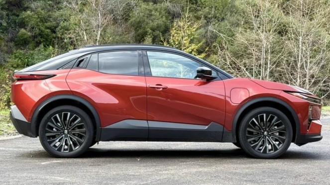 Mobil Listrik Toyota Baru