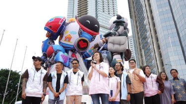 Konferensi pers Film Pelangi di Mars dengan balon raksasa di SCBD Jakarta
