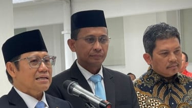 Direktur Utama BPJS Kesehatan 2026-2031 Prihati Pujowaskito (tengah)