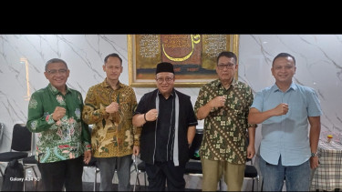 Ketua Umum ASPRINDO, Jose Rizal (tengah)