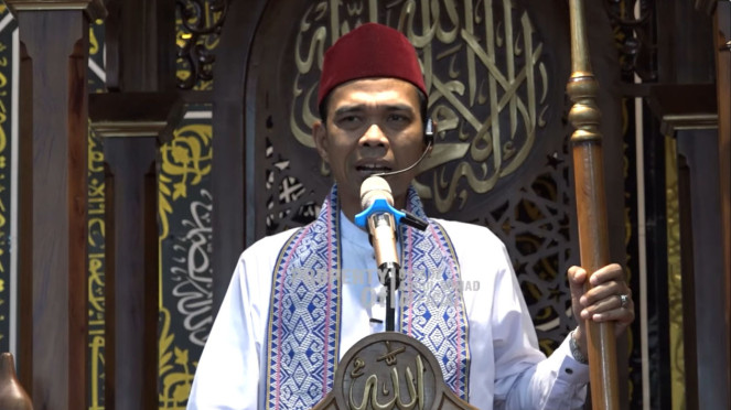 Ustaz Abdul Somad, Praktik Potongan Saat Tukar Uang  di Jasa Penukaran Uang, Penjelasan Buya Yahya, Solusi Agar Tidak Terjerumus Riba, Pandangan Ustaz Abdul Somad, Disarankan Tukar Uang di Bank, Pentingnya Berhati-hati dalam Transaksi