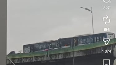 Transjakarta adu banteng di jalur langit Cipulir