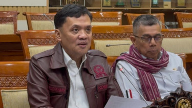 Ketua Komisi III DPR RI, Habiburokhman (kiri)
