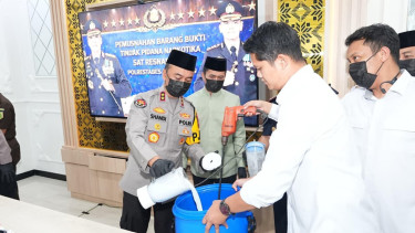 Kapolda Sumatera Selatan Irjen Sandi Nugroho pimpin pemusnahan barang bukti narkoba