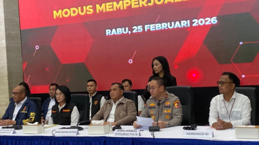Wakabareskrim Polri, Irjen Pol Nunung Syaifuddin (tengah)