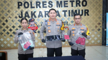 Kapolres Metro Jakarta Timur, Kombes Pol Alfian Nurrizal (tengah)