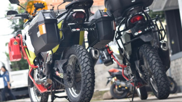 Ban motor maxxis
