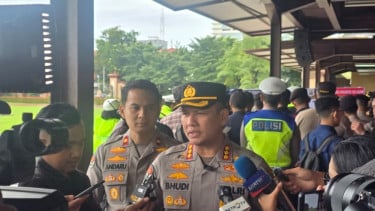 Kabid Humas Polda Metro Jaya, Kombes Pol Budi Hermanto (tengah)