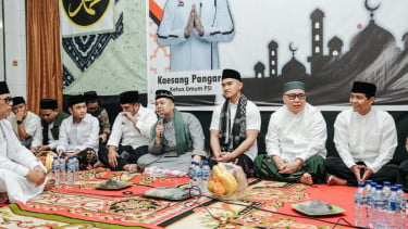 Ketum DPP PSI, Kaesang Pangarep (tengah) Ponpes Azziyadah di Duren Sawit