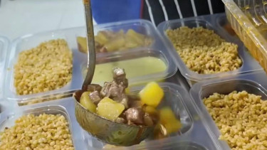 Program pengantaran makanan berbuka puasa gratis di Esenler, Turki