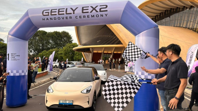 Mobil Listrik Geely EX 2