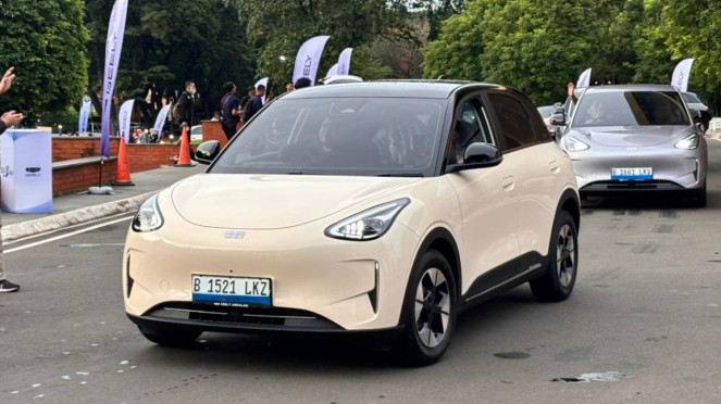 Mobil Listrik Geely EX 2